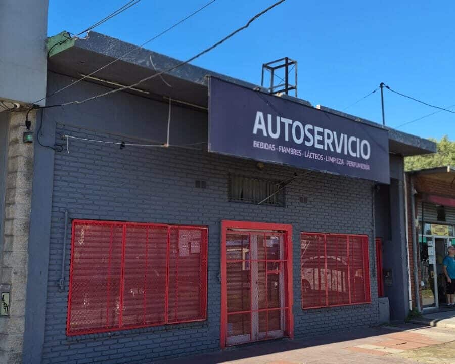 Frente del Local Av. Fortunato de la Plaza 1