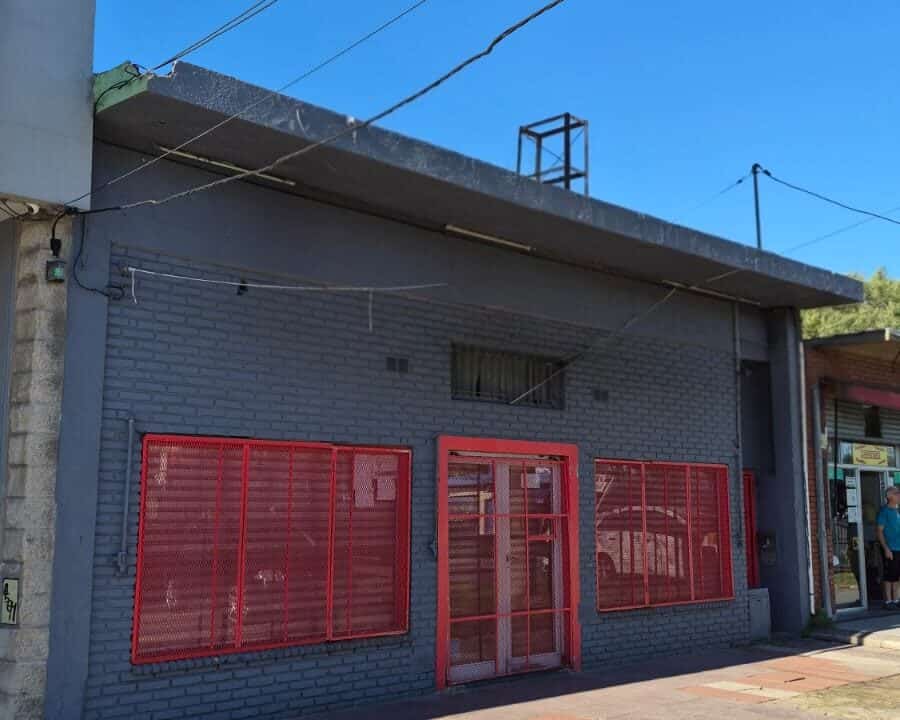 Frente del Local Av. Fortunato de la Plaza